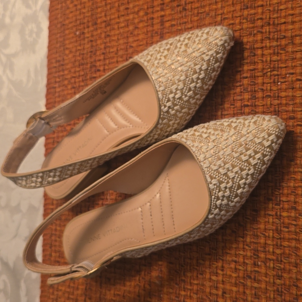 ADRIENNE VITTADINI BRAND WOMEN'S CREAM/TAN COLOR LOW HEEL DRESSY SHOE SIZE 9 - Picture 4 of 16